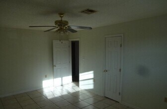 4709 Shalimar Dr in New Orleans, LA - Building Photo - Building Photo