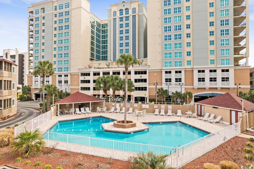 609 Hillside Dr S in North Myrtle Beach, SC - Building Photo