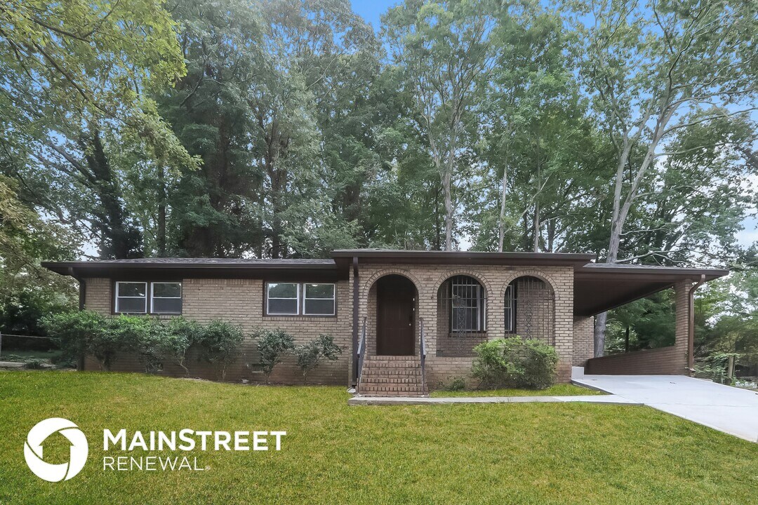 613 San Pablo Ct in Stone Mountain, GA - Building Photo