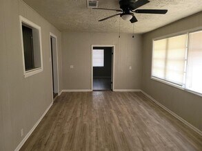5934 Ridgeway Dr in Houston, TX - Building Photo - Building Photo