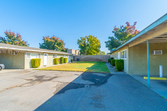 604 Briggs Ave in Modesto, CA - Building Photo - Building Photo