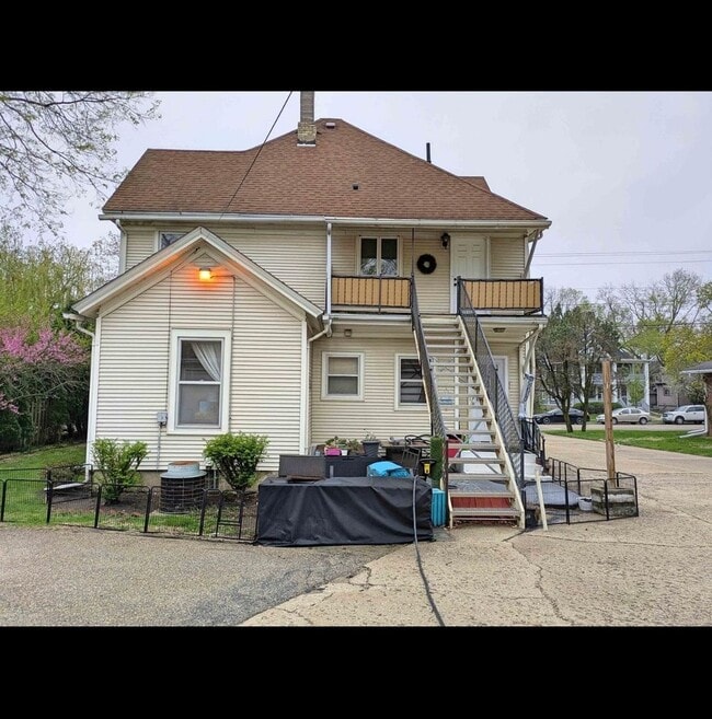 613 Wisconsin Ave in Beloit, WI - Building Photo - Building Photo