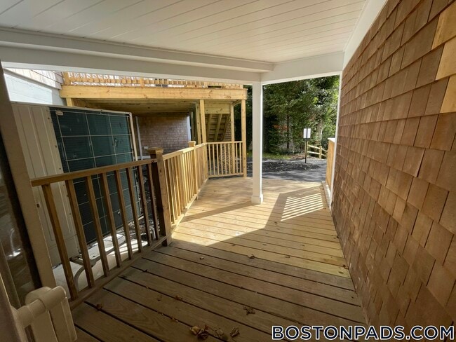 328 Bank St