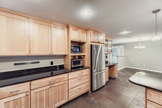 12709 NE 80th Ln in Kirkland, WA - Building Photo - Building Photo