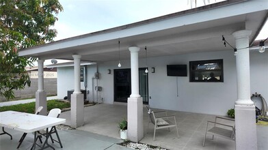 15831 SW 106th Ave in Miami, FL - Building Photo - Building Photo