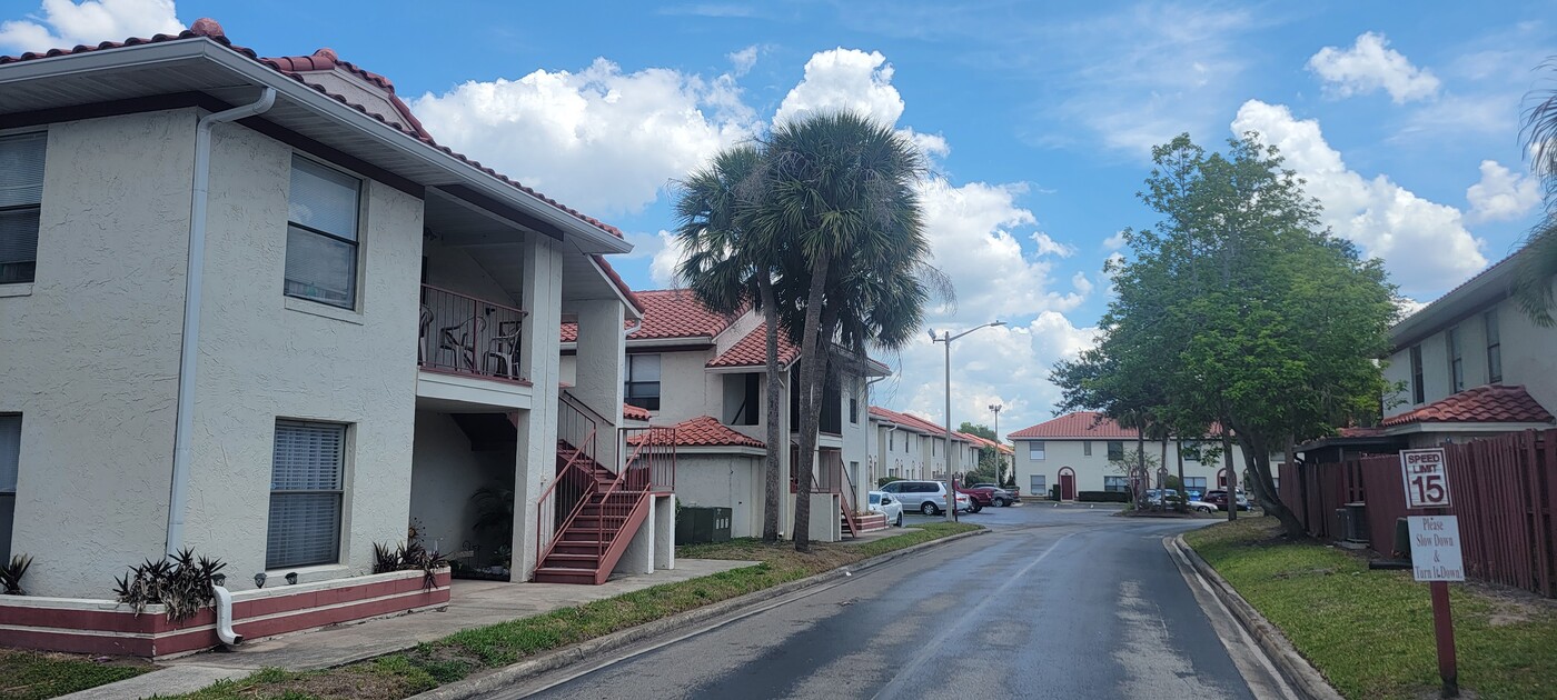 Hidden Creek Condos in Orlando, FL - Building Photo