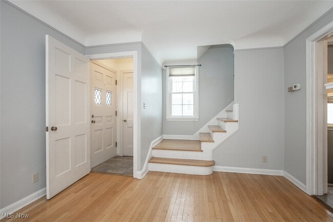 1718 Maywood Rd in South Euclid, OH - Foto de edificio - Building Photo