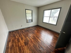 210 S Monroe Ave in Blanchard, OK - Building Photo - Building Photo