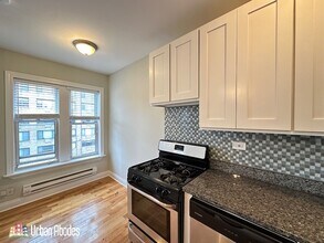 523 W Melrose St, Unit A02C in Chicago, IL - Building Photo - Building Photo