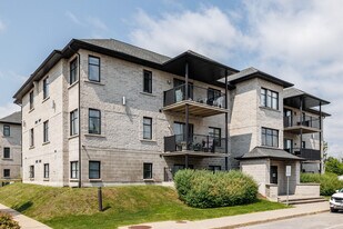 5101 Éliot Av in Laval, QC - Building Photo