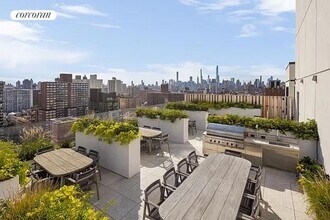 250 W 96th St in New York, NY - Building Photo - Building Photo