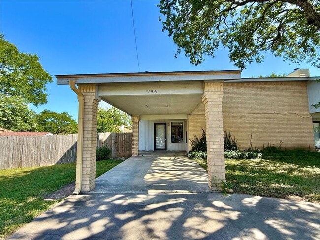 property at 104 Verna Spur