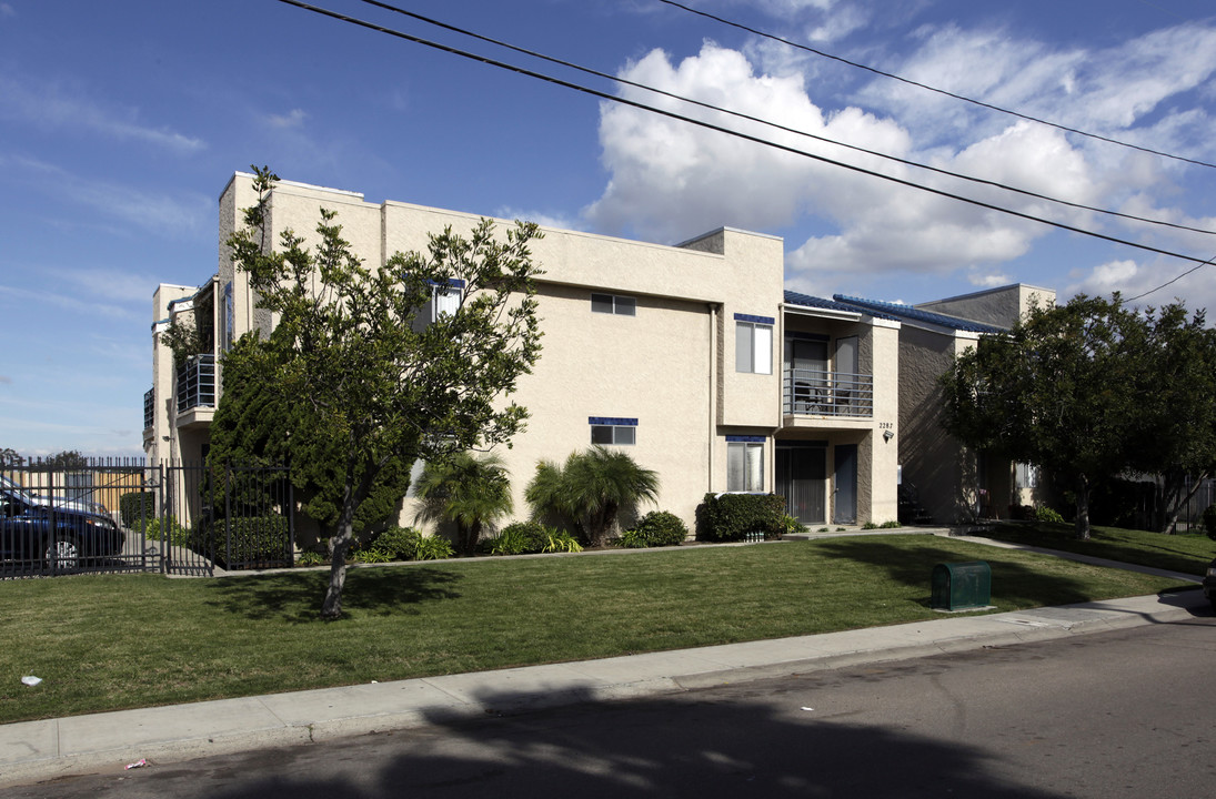 Dunlop 28 Apartments in San Diego, CA - Building Photo