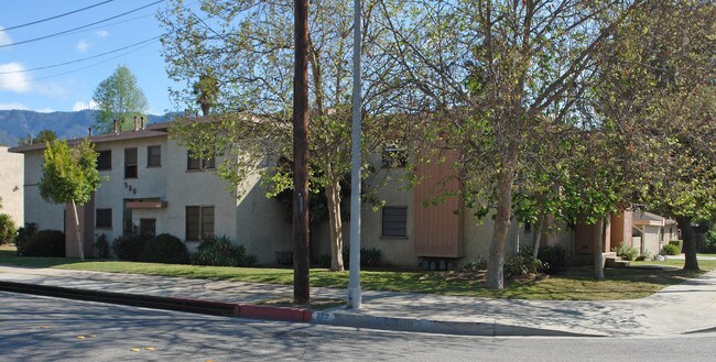 Maple Tree Apartments in Pasadena, CA - Building Photo - Building Photo