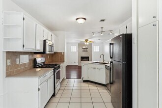 1102 Crestview St in Round Rock, TX - Building Photo - Building Photo