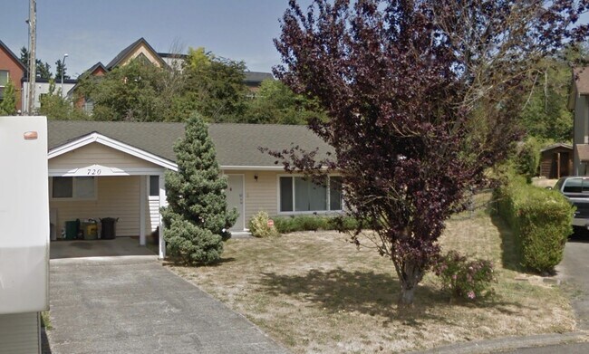 720 McBride Pl in Nanaimo, BC - Building Photo - Building Photo