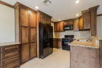 5751 Oakham St in Houston, TX - Building Photo - Building Photo