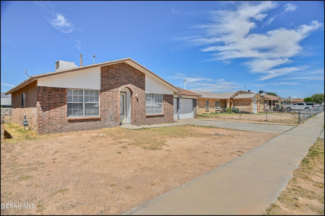 10809 Jadestone St in El Paso, TX - Building Photo