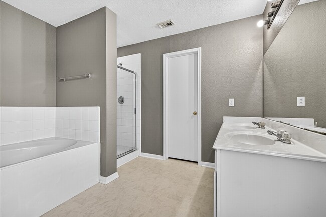 property at 5615 W Harrow Dr