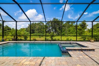 5030 Saratoga Springs Run in Bradenton, FL - Foto de edificio - Building Photo