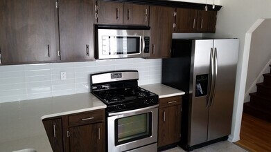 1826 Larkins Wy in Pittsburgh, PA - Building Photo - Building Photo