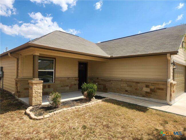 1306 Fern Ct in Gonzales, TX - Foto de edificio - Building Photo