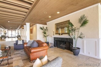 1885 Diamond St, Unit 2-210 in San Diego, CA - Building Photo - Building Photo