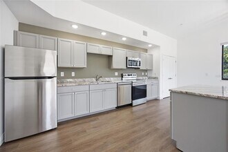 100 N Dewey St in Eustis, FL - Building Photo - Building Photo