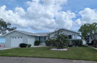 241 176th Ave E in Redington Shores, FL - Building Photo - Building Photo
