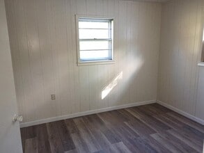 1558 N Fletcher St in Jasper, TX - Foto de edificio - Building Photo