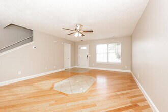 1627 Jo Ann Dr in La Vergne, TN - Building Photo - Building Photo