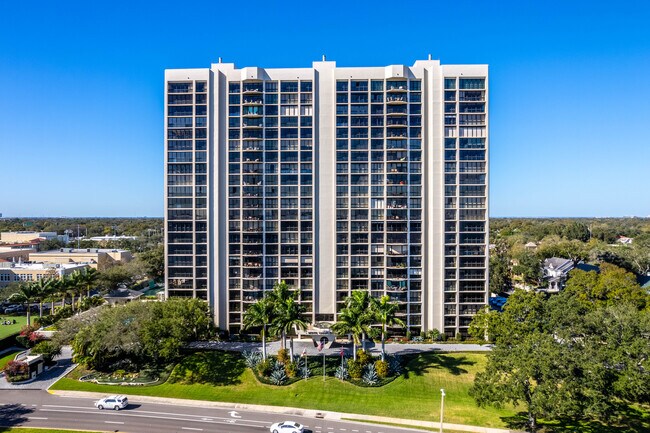 Monte Carlo Towers in Tampa, FL - Building Photo - Building Photo