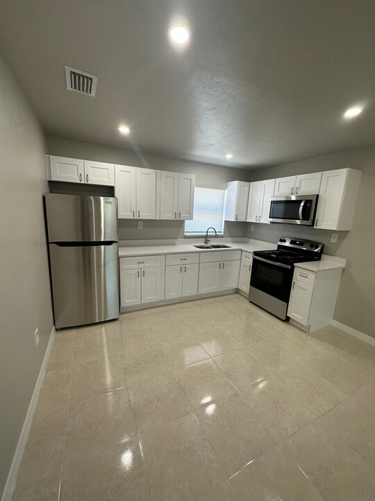 11430 Kimble Dr in Ft. Myers, FL - Building Photo