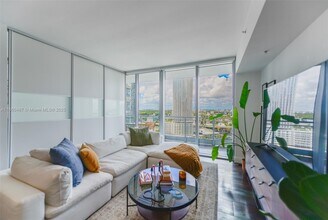92 SW 3rd St, Unit 2707 in Miami, FL - Building Photo - Building Photo