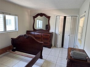 816 NE 10th St in Hallandale Beach, FL - Building Photo - Building Photo