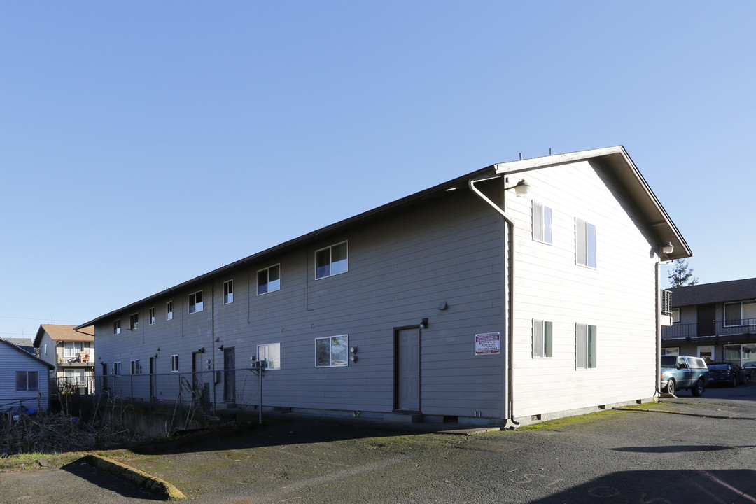 Island Park Apartments in Salem, OR - Building Photo