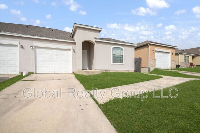 6927 Hallie Ridge in San Antonio, TX - Building Photo - Building Photo