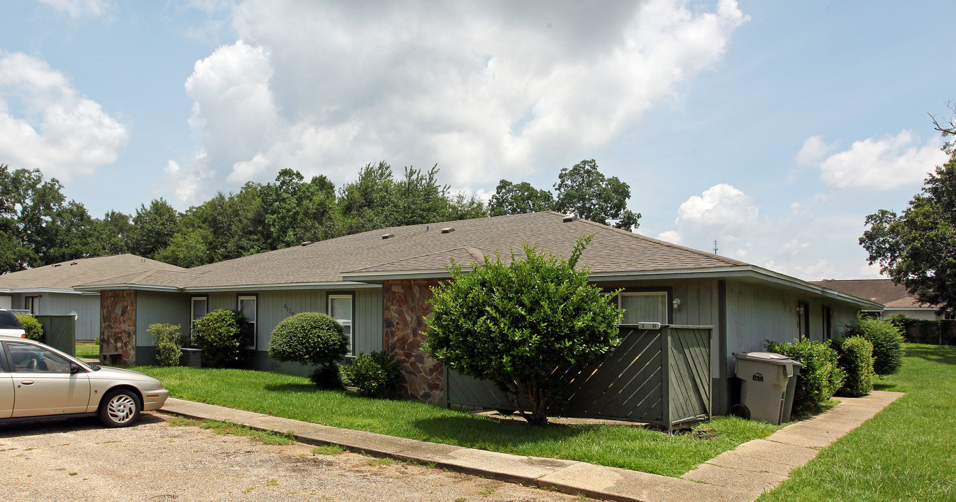 8170 Stonebrook Dr in Pensacola, FL - Building Photo