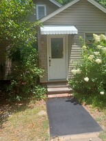 217 Westerwood Dr, Unit utilities included Apartamentos