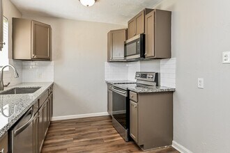 7421 Plover Cir in Texas City, TX - Building Photo - Building Photo