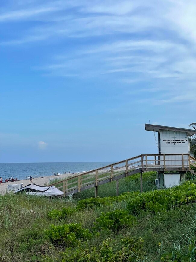 306 E Ocean Ave in Boynton Beach, FL - Building Photo - Building Photo