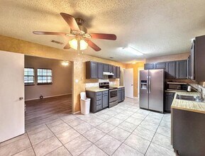 501 Ridge Dr in San Marcos, TX - Foto de edificio - Building Photo