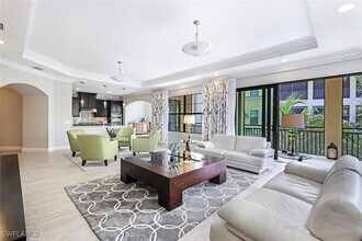 2751 Tiburon Blvd E in Naples, FL - Building Photo - Building Photo