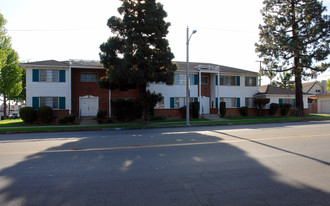 310 N Hillcrest Blvd Apartamentos