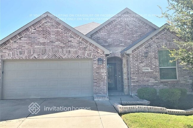 property at 1304 Roadrunner Dr