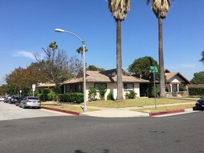 403 S Garfield Ave in Alhambra, CA - Building Photo - Building Photo