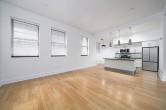 4 Beacon Way in Jersey City, NJ - Building Photo - Building Photo