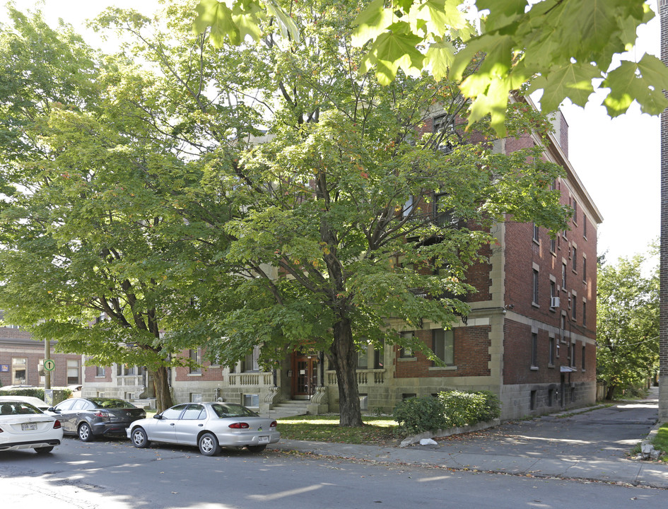 5975 de la Côte-Saint-Antoine in Hampstead, QC - Building Photo