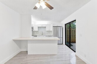 1624 Forest Lakes Cir in West Palm Beach, FL - Building Photo - Building Photo