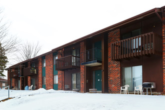 Windbriar Apartments in Fitchburg, WI - Building Photo - Building Photo